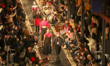 Abertura da temporada de desfiles do 9º Boqueirão Fashion lota plateia da Rua da Cidadania