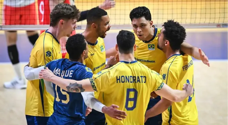 Bernardinho celebra vaga na semi da Liga  das Nações de Vôlei