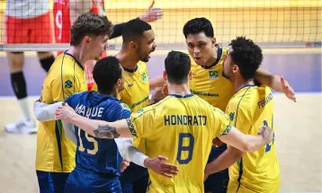 Bernardinho celebra vaga na semi da Liga  das Nações de Vôlei