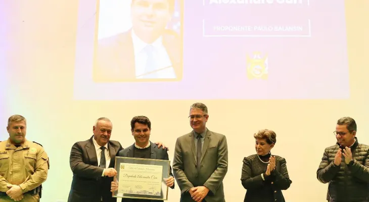 Alexandre Curi recebe título de Cidadão Honorário de Ponta Grossa