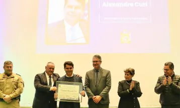 Alexandre Curi recebe título de Cidadão Honorário de Ponta Grossa