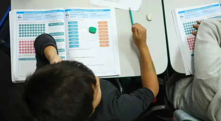 Vagas na área de educação fazem o desemprego ser o menor já registrado