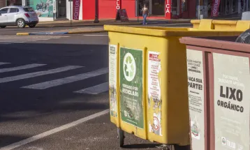 Toledo reforça orientação sobre uso correto dos contêineres de recicláveis