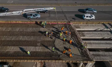 Curitiba inicia concretagem de laje no viaduto da Linha Verde