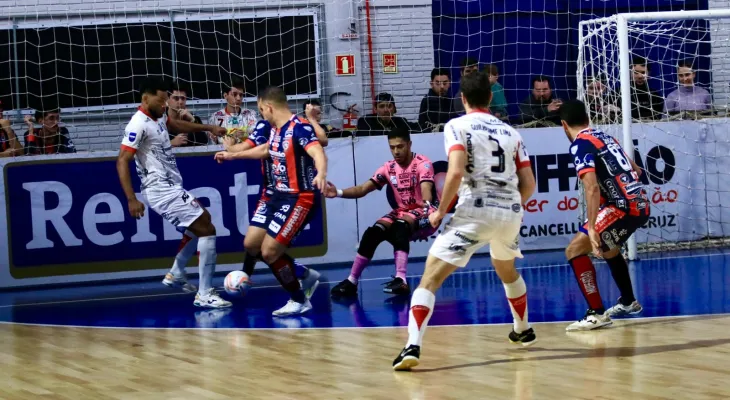 Cascavel Futsal fica perto da vaga para as oitavas da Liga Nacional
