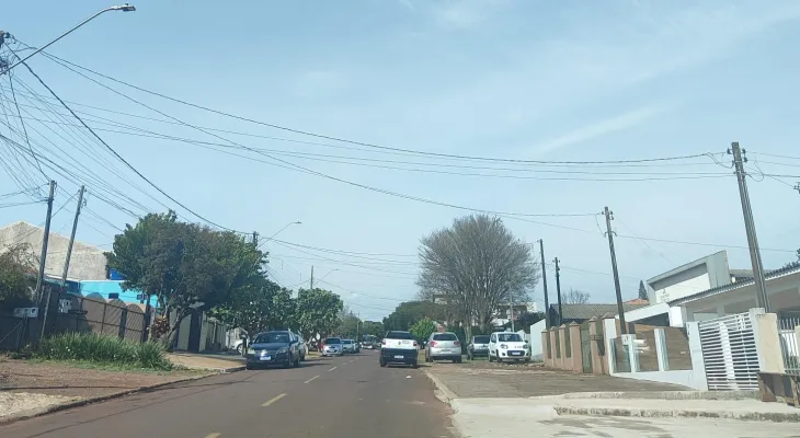 Sábado ensolarado e ventoso marca clima atípico em Cascavel