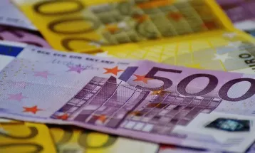 Multas bilionárias na Europa acendem alerta em bancos brasileiros após sanção a Moraes