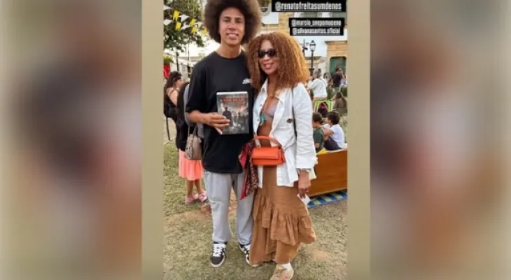 Deputado do PT do Paraná faz foto segurando livro de Marcinho VP