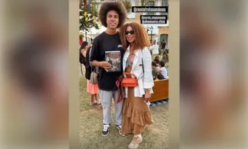 Deputado do PT do Paraná faz foto segurando livro de Marcinho VP