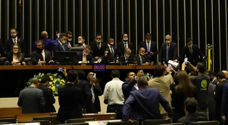 Alcolumbre e Motta pedem diálogo e respeito após ocupação de plenários