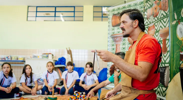 Projeto Maracá ensina alunos da rede pública de Campo Largo a construir instrumentos com material reciclável