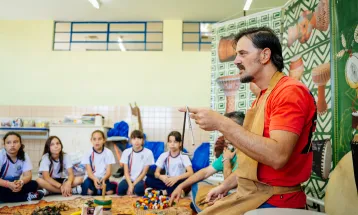 Projeto Maracá ensina alunos da rede pública de Campo Largo a construir instrumentos com material reciclável