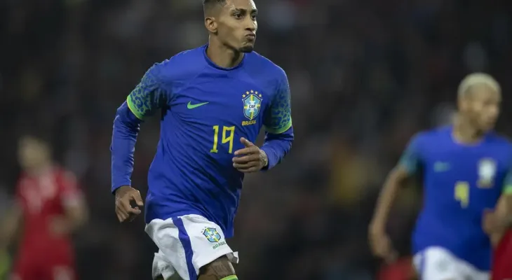 Raphinha e Vinicius Júnior são indicados ao prêmio Bola de Ouro