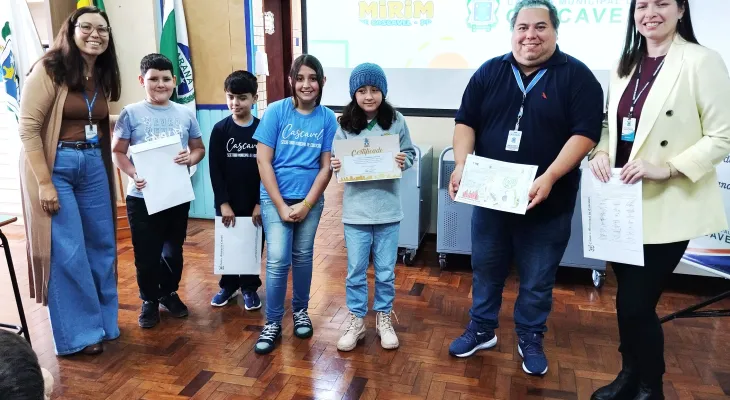 Câmara Mirim: Escola Atílio Destro recebe primeira visita para entrega de desenhos