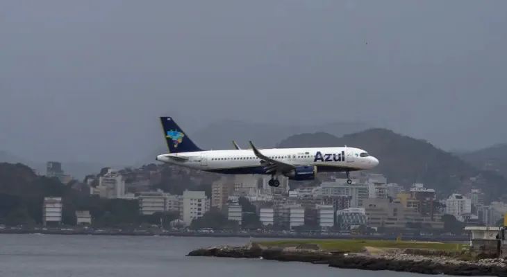 Aviões quase batem durante taxiamento no Aeroporto Internacional de SP