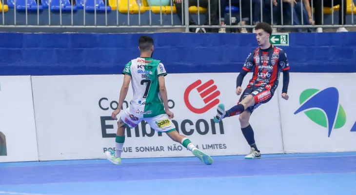 Cascavel Futsal encara o Pato Futsal em grande clássico pela Liga Nacional