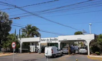 Bolsonaro deixa prisão domiciliar e vai a hospital para exames médicos