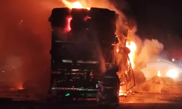 Acidente entre duas carretas deixa um morto e um ferido na BR-277, em Campo Bonito