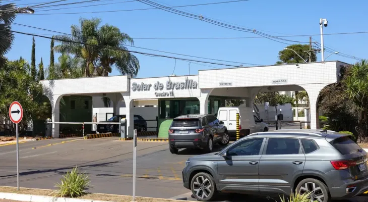 Moraes diz que visitas a Bolsonaro devem ter anuência da defesa