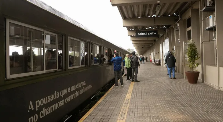 Turismo cresce 5,5% e serviços avançam 2,5% no primeiro semestre no Paraná