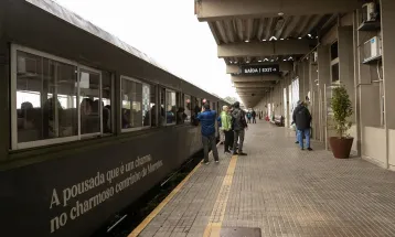 Turismo cresce 5,5% e serviços avançam 2,5% no primeiro semestre no Paraná