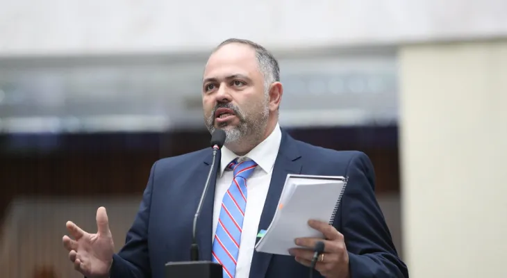 Deputado Artagão Júnior (PSD) cobra fim de sorteio aleatório de clínicas para exames da CNH