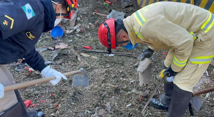 50 profissionais estão envolvidos nas buscas por vestígios das vítimas da explosão em Quatro Barras