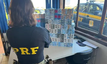 PRF apreende 150 celulares de origem estrangeira na BR-163, em Cascavel (PR)