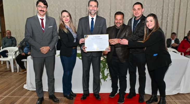 Enio Verri recebe título de cidadão honorário de Quedas do Iguaçu