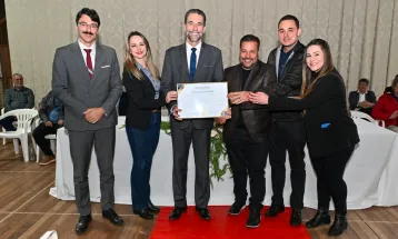 Enio Verri recebe título de cidadão honorário de Quedas do Iguaçu