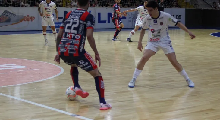 Cascavel Futsal se mantém no G-8 da Liga Nacional