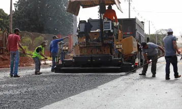 Com maquinário na pista, asfalto do Lago Azul começa a se tornar realidade em Cascavel
