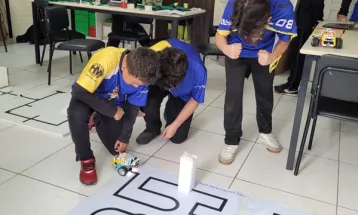Equipes de robótica das escolas de Curitiba participam de torneio no Chile