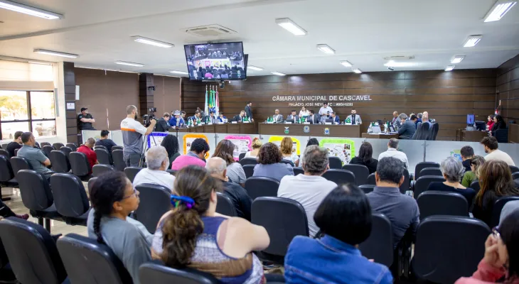 Servidores da Câmara passam a ter direito a auxílio-alimentação
