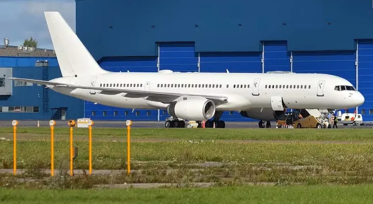 Avião militar dos EUA pousa em Guarulhos e chama atenção por falta de identificação