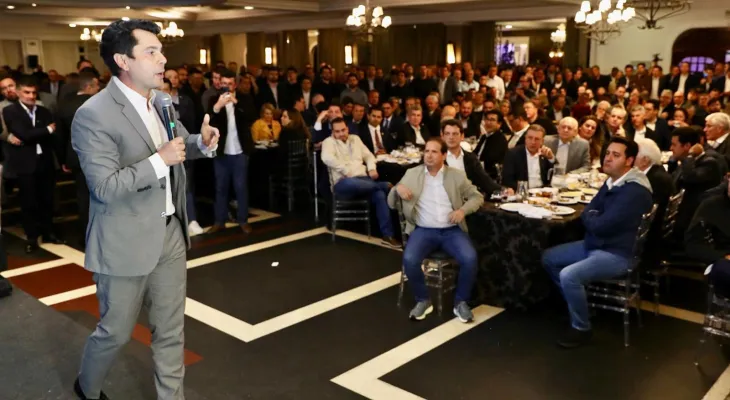Alexandre Curi fala da proposta para levar aulas de inglês às escolas municipais