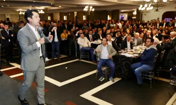 Alexandre Curi fala da proposta para levar aulas de inglês às escolas municipais