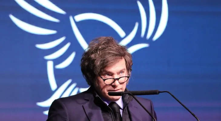 Reforma trabalhista de Milei avança na Argentina e gera protestos em Buenos Aires