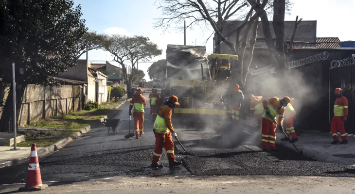 Obras da Prefeitura de Curitiba recuperam asfalto de ruas do bairro Cidade Industrial