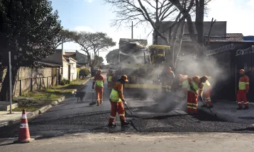 Obras da Prefeitura de Curitiba recuperam asfalto de ruas do bairro Cidade Industrial