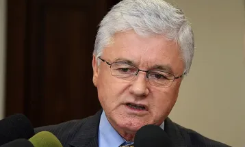 Valdir Rossoni e ex-chefe de gabinete são condenados por funcionária fantasma e devem devoltar meio milhão aos cofres públicos