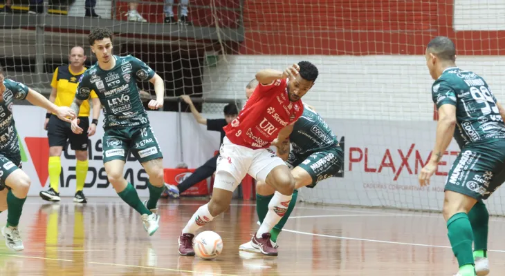 Cascavel Futsal permanece no G-8 nesta rodada