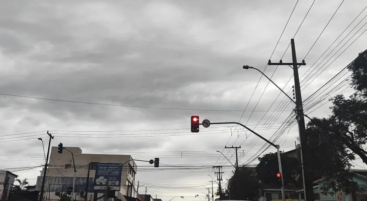 Frio, chuva e vento marcam a segunda-feira em Cascavel