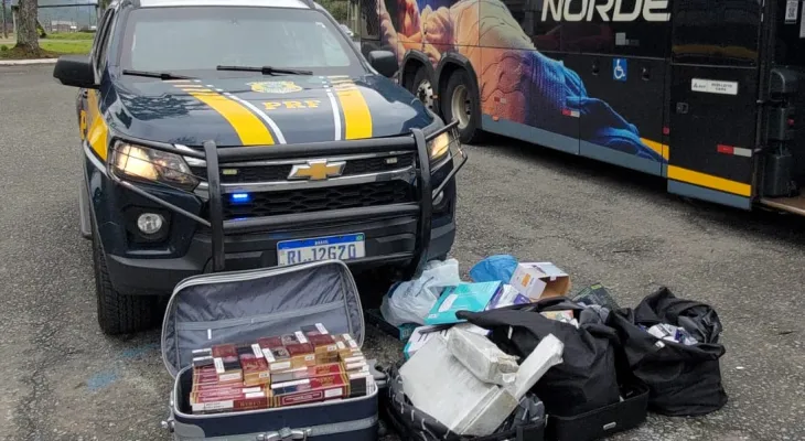 Fiscalização em ônibus vindo do Paraguai localiza drogas e produtos contrabandeados em Joinville