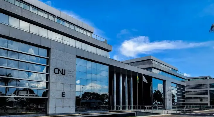 Reforma Administrativa pode proibir aposentadoria compulsória como punição a juízes e promotores