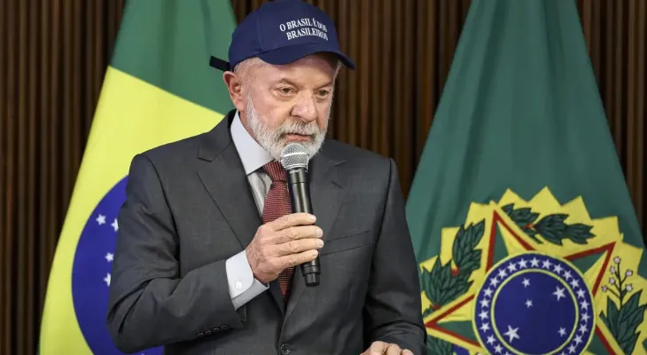 Lula defende regulação de big techs durante reunião ministerial