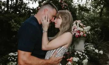 Taylor Swift anuncia noivado com Travis Kelce, estrela da NFL