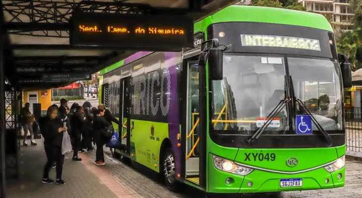 Prefeito sanciona lei que moderniza transporte coletivo de Curitiba e garante transição para nova concessão