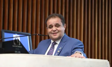 Deputado Batatinha aprova 40 projetos em 2025 e viabiliza quase R$ 100 milhões para Cascavel
