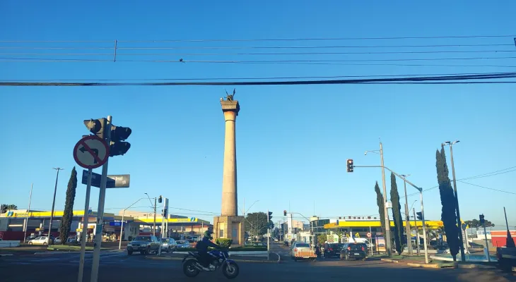 Cascavel tem quinta-feira ensolarada, mas com friozinho matinal